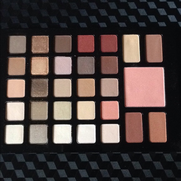 Makeup Kit - Picture 2 of 8